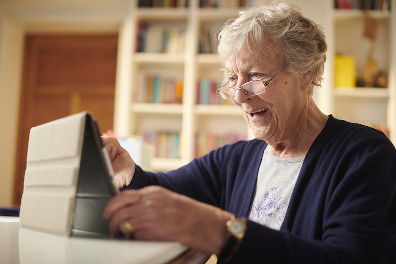 5 Health Benefits of Social Media for Seniors