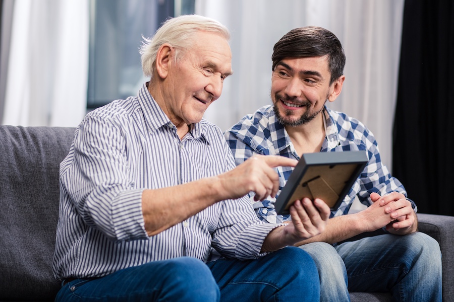 Tips for Visiting a Loved One Living with Dementia in Memory Care